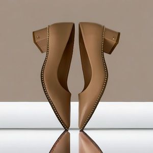 Like new Coach Willa Pump size 6 beige